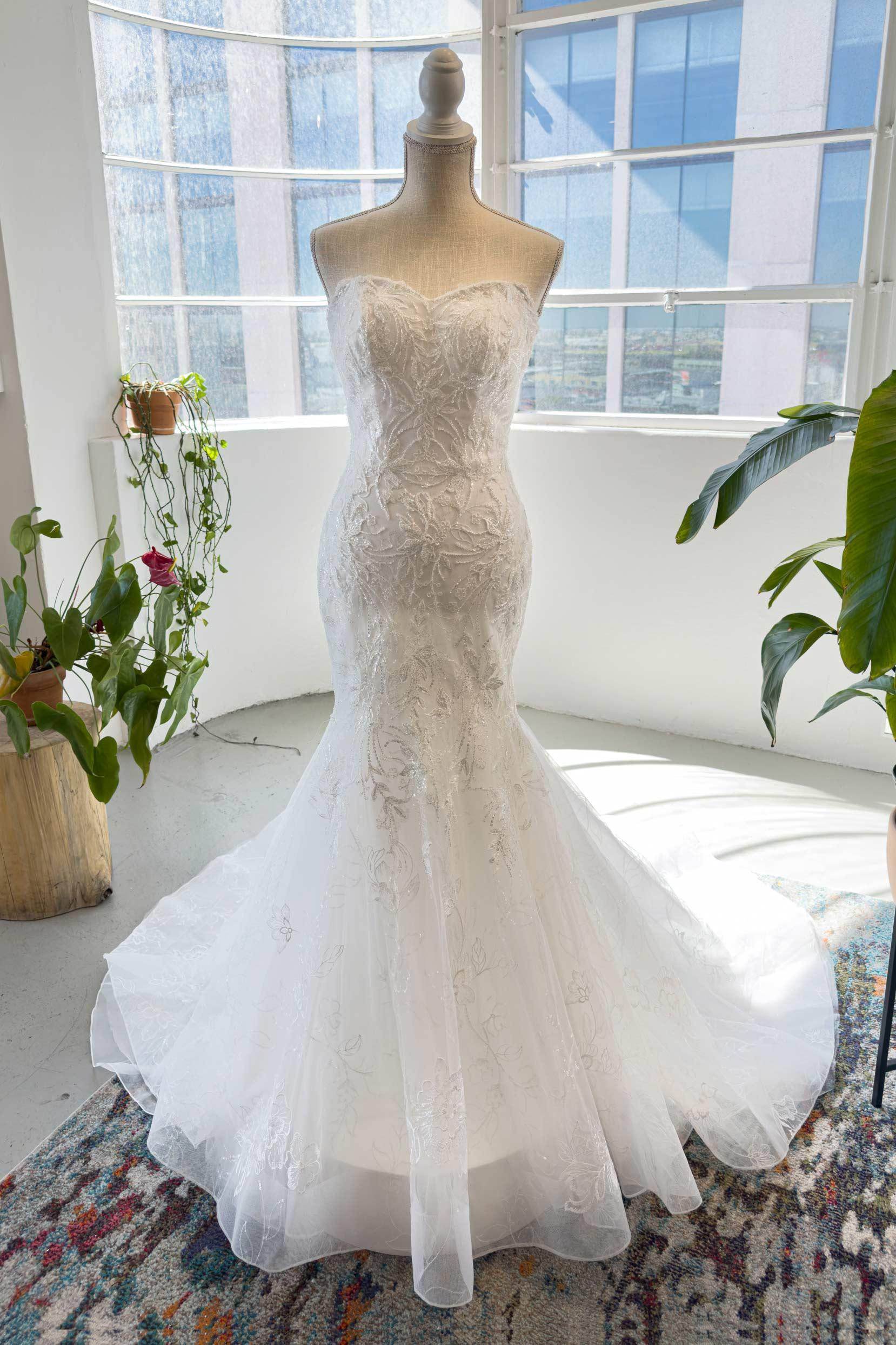 Trumpet-Mermaid Court Train Lace Tulle Wedding Dress CW2987 - COCOMELODY